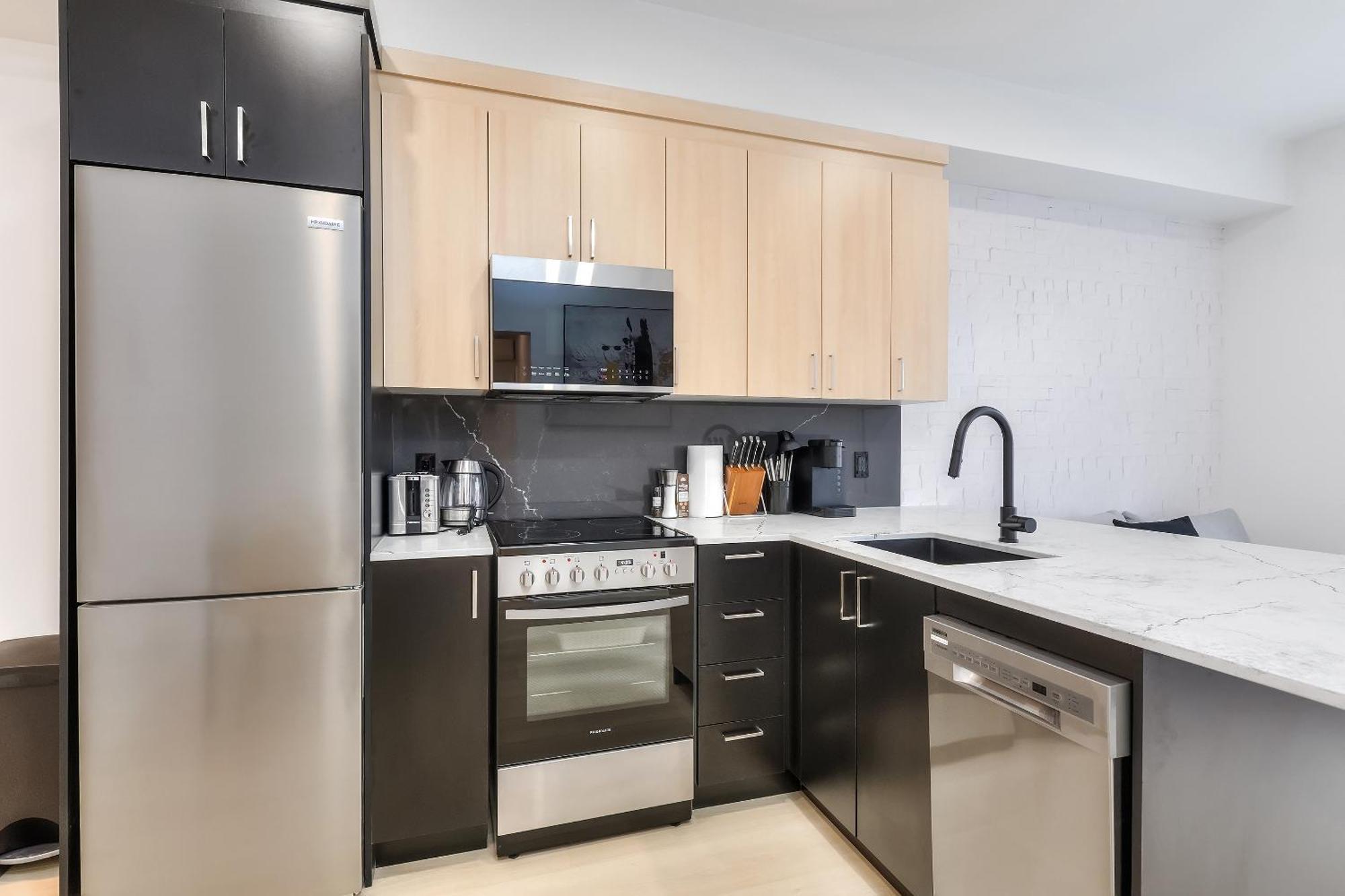 Magnificent Industrial Heart Of Downtown Apartment *